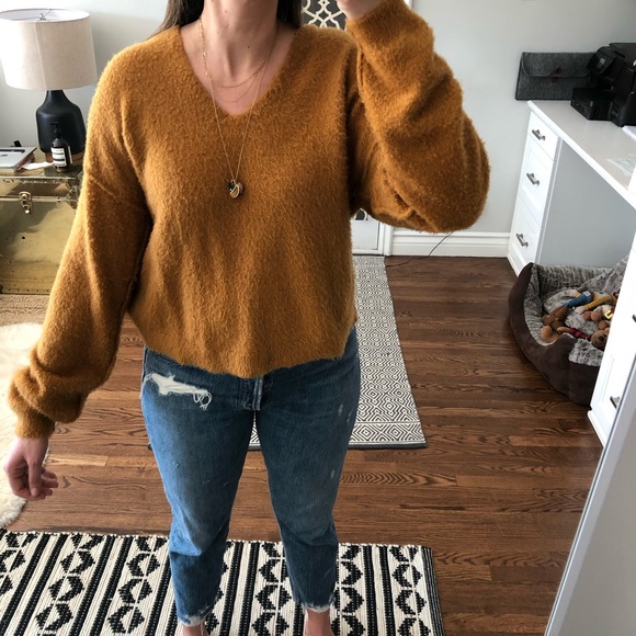 Free people fuzzy oversized V-neck sweater. Size M - Picture 4 of 4
